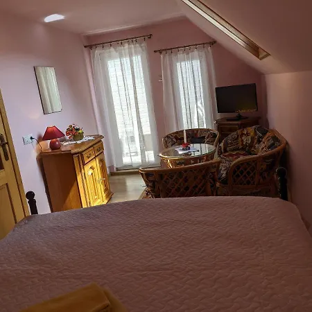 Nika - And In The Heart Of Center Apartment