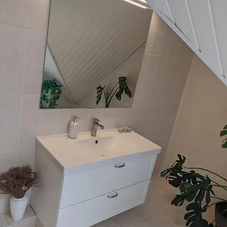 Nika - And In The Heart Of Center Apartment