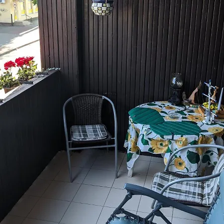 Nika - And In The Heart Of Center Apartment